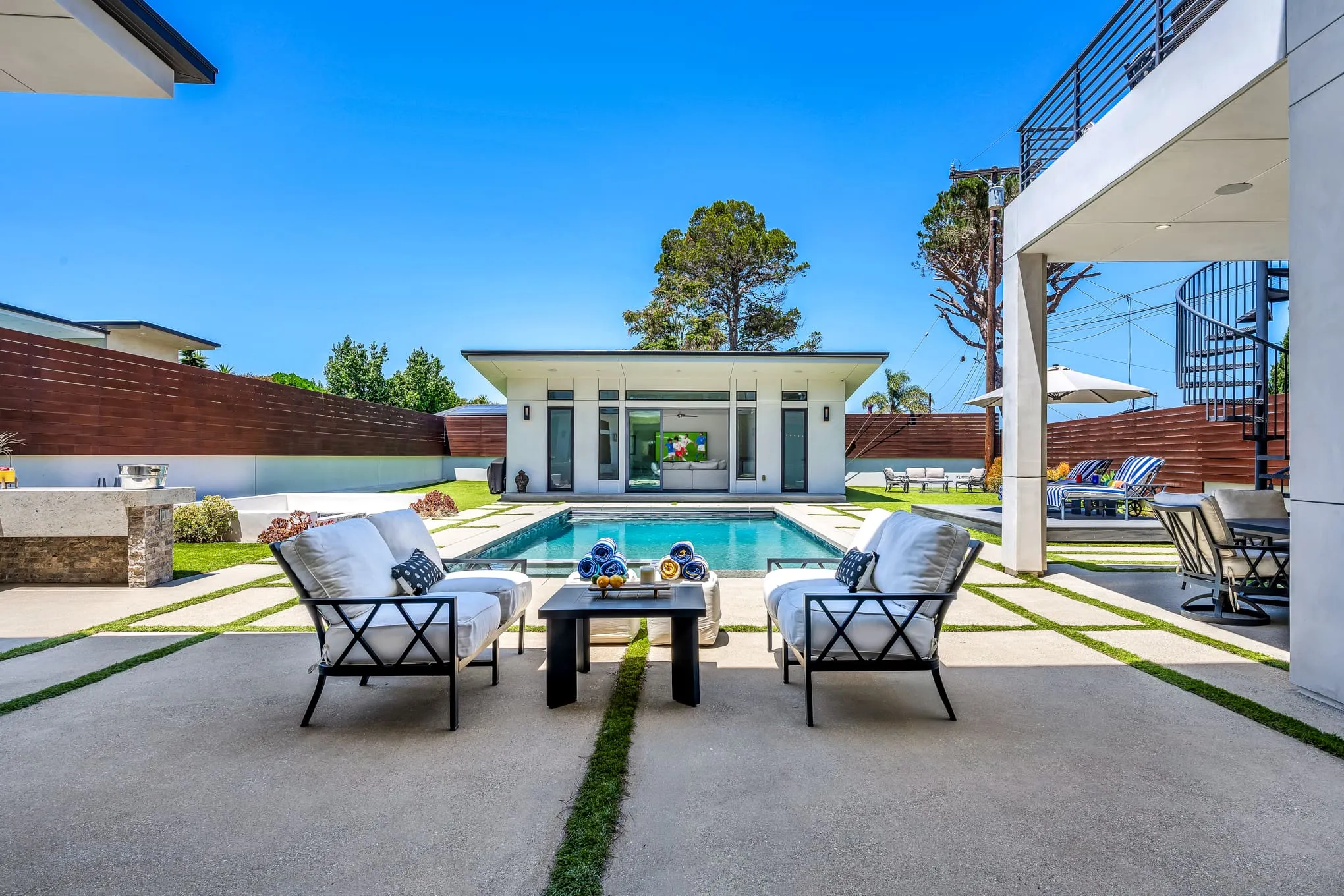 Resort-style pool, spa, and backyard