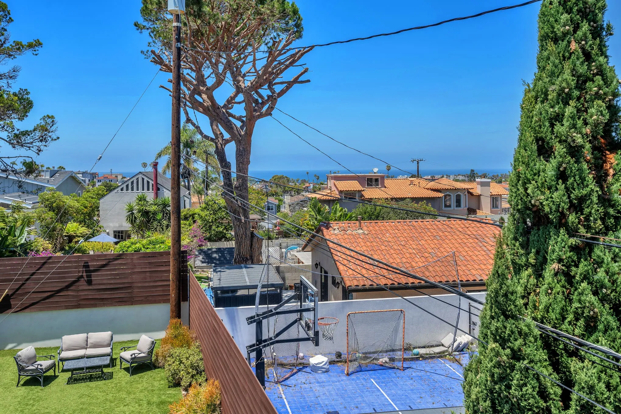 Rooftop view over the neighborhood