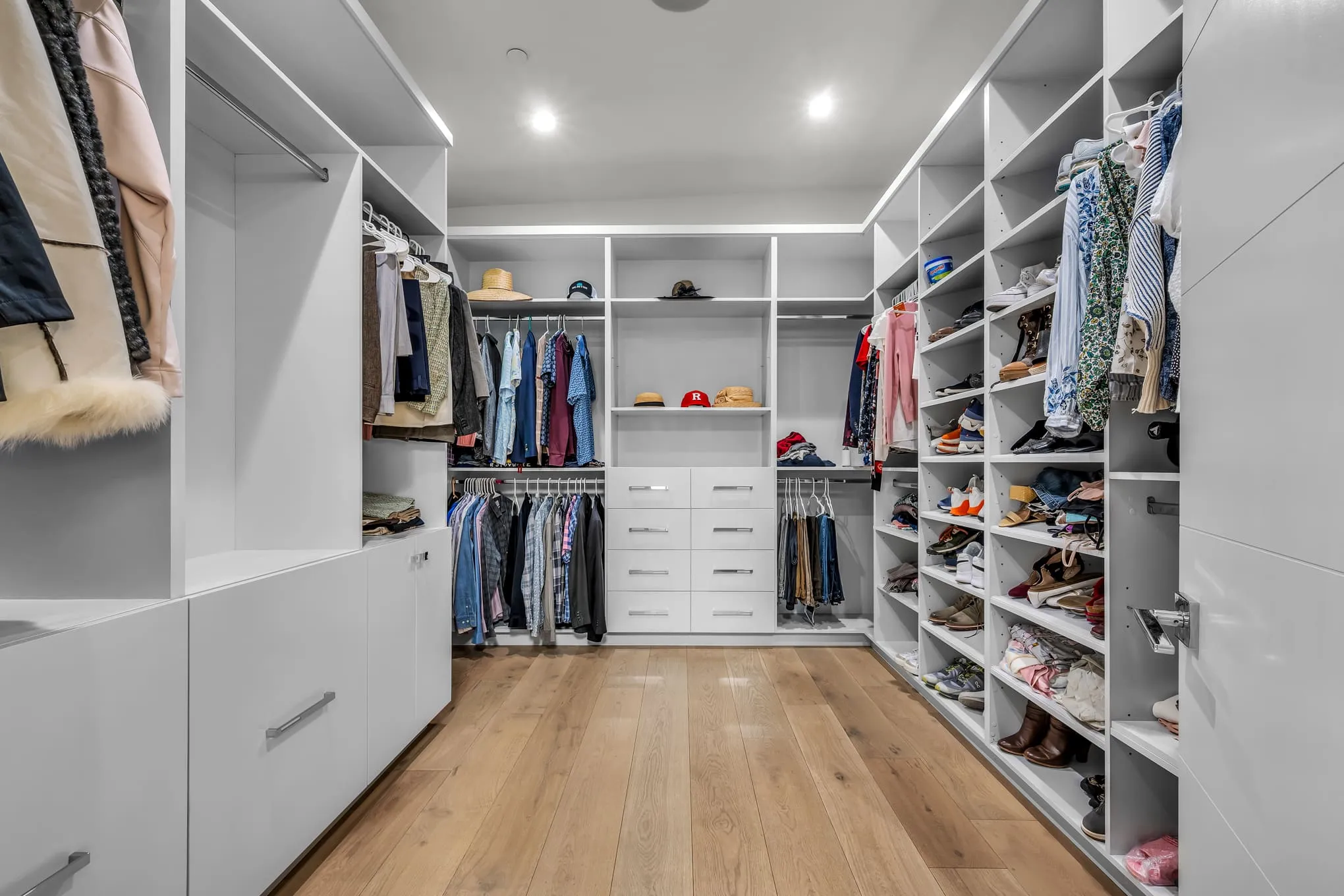 Walk-in dressing room
